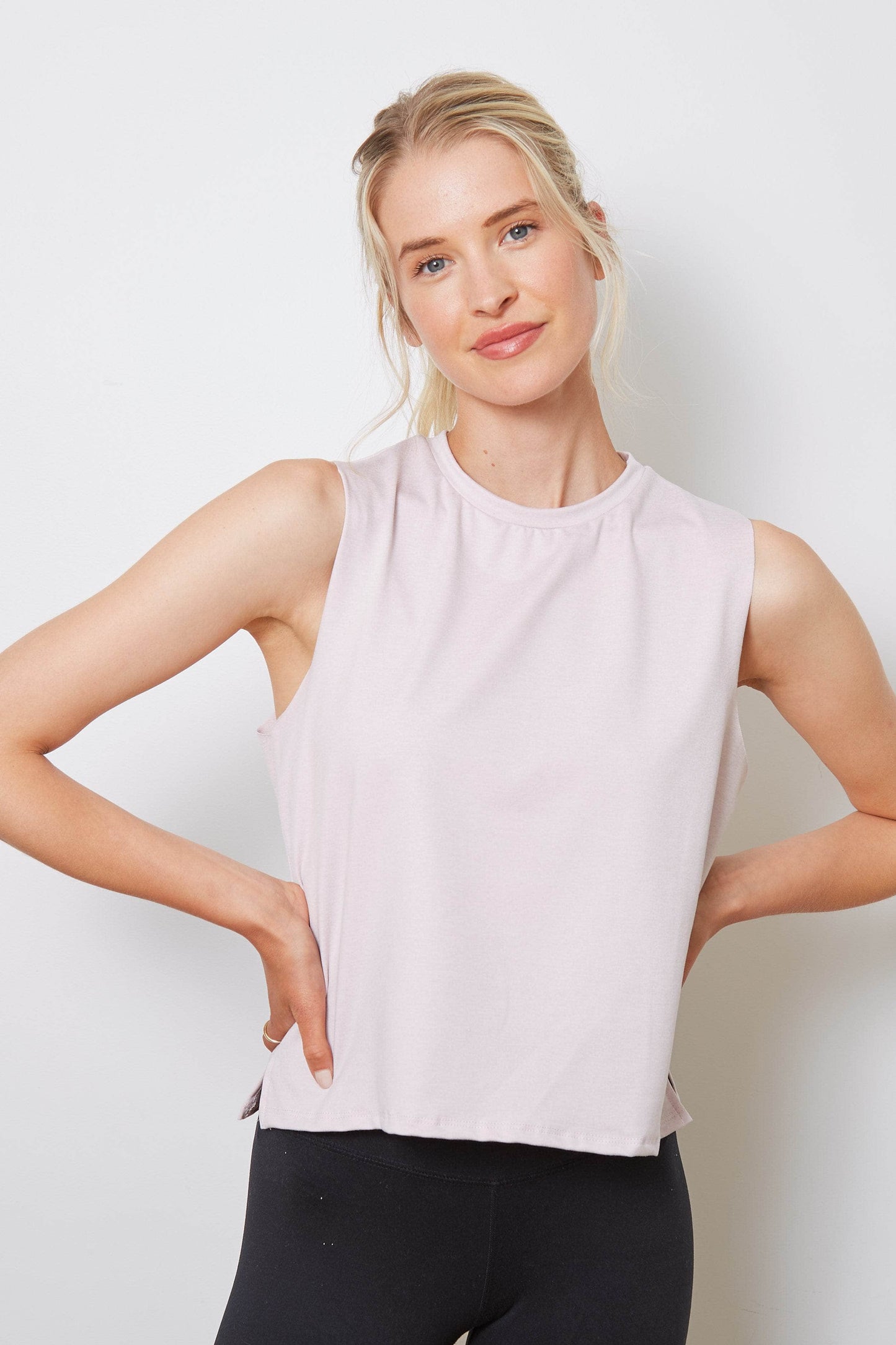 The Lili Active Crop - Chalk Pink