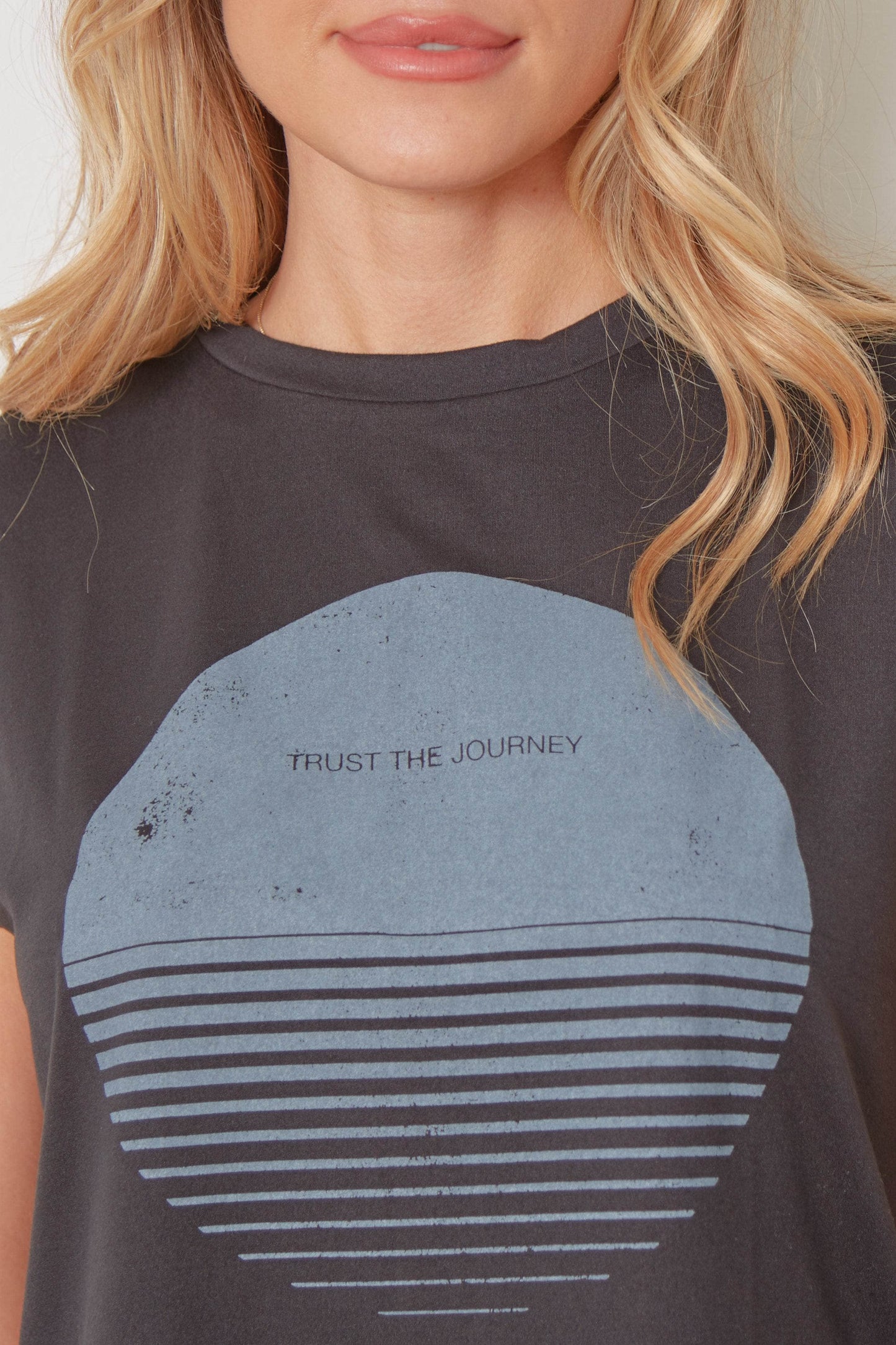 The Lili Active Crop - Trust The Journey - Black Sand